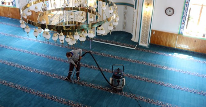 İlçelerdeki camiler temizlenerek dezenfekte edildi