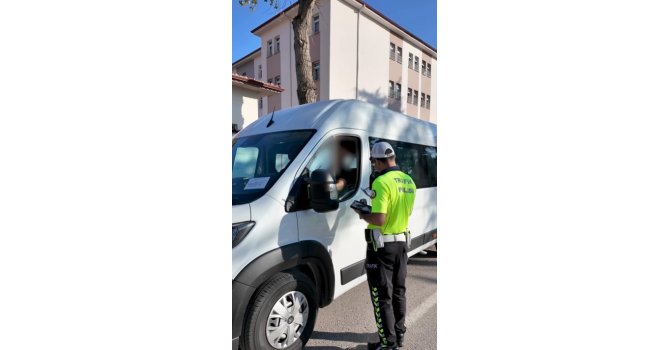 Isparta’da okul çevrelerinde denetim: 64 aranan şahıs yakalandı