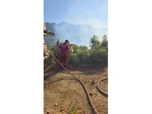 Antalya’daki 2 orman yangınından 1’i kontrol altına alındı