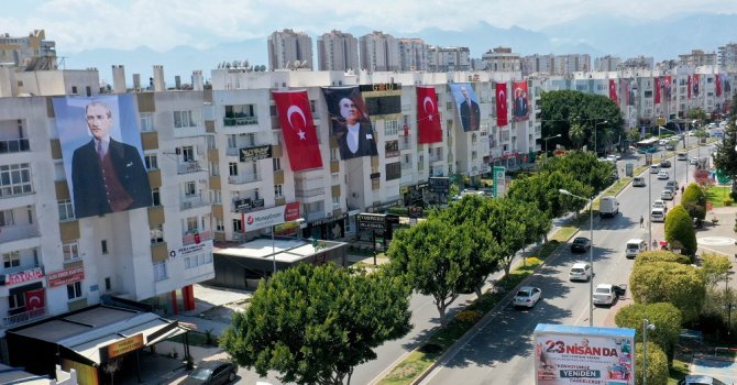 Bayraklarla donatıldı