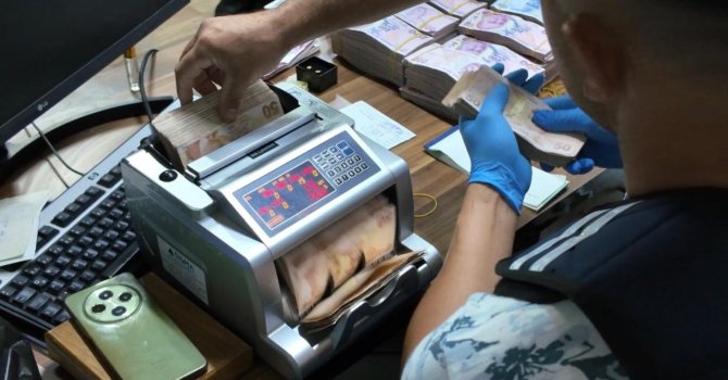 Kaçak sigara satarak 70 milyon TL gelir elde eden şahıslara jandarma operasyonu