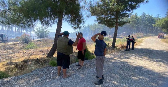 Antalya Aksu’da orman yangını kontrol altına alındı