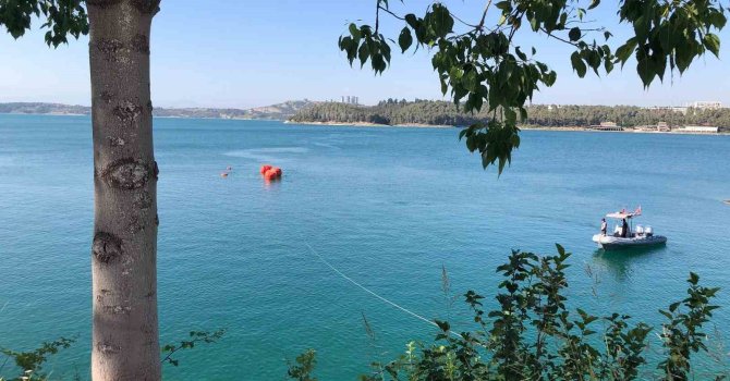 Seyhan Baraj Gölü’ne düşen yangın söndürme uçağının enkazı çıkartıldı