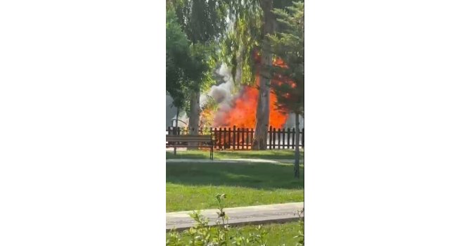 Antalya’da otomobil alev topuna döndü