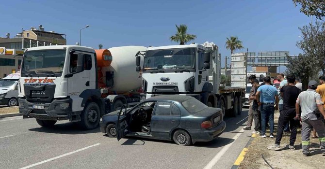 Kamyonun otomobili metrelerce sürüklediği anlar kamerada