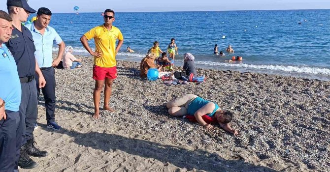 Vatandaşlar kurtardığı kadın boğulma tehlikesi atlattı