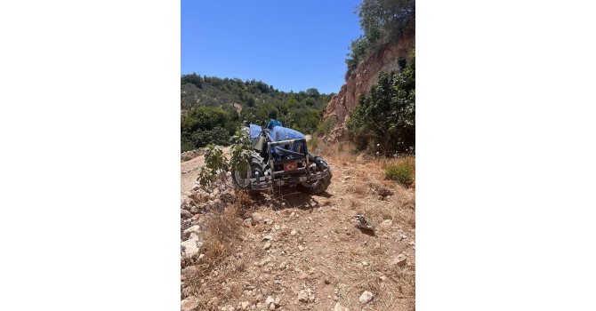 Hatay’da traktör devrildi: 2 yaralı
