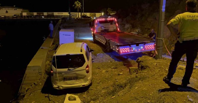 Yol sanılan bina enkazına ikinci kez araç uçtu