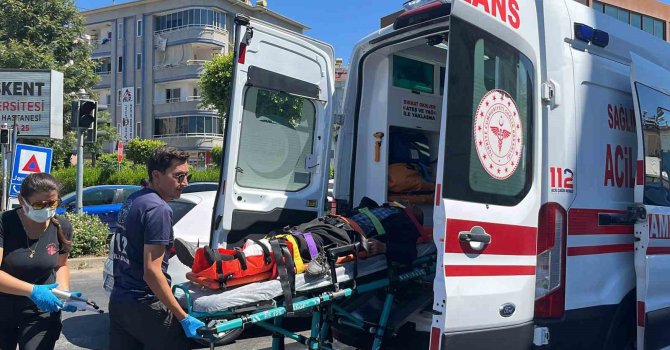 Alanya’da motosiklet ile otomobil çarpıştı: 1 yaralı