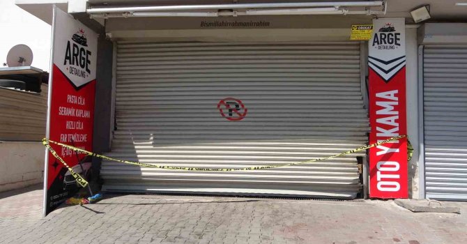 Mersin’de 3 genç, oto yıkama dükkanında ölü bulundu