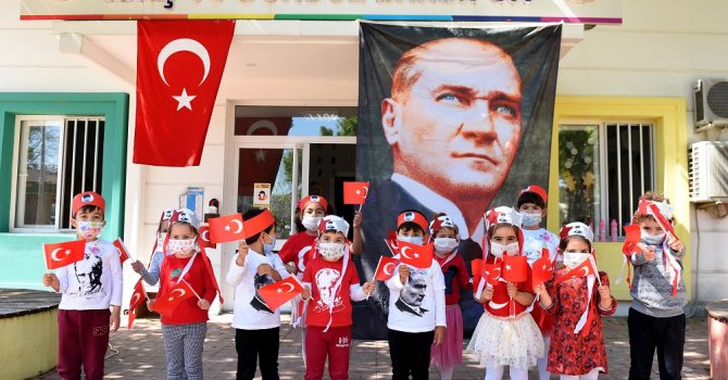 Sağlıkçıların çocukları 23 Nisan’ı kutladı