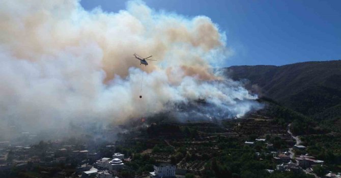 Hatay’daki orman yangınına havadan ve karadan müdahale dron ile görüntülendi