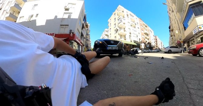 Otomobille çarpışan motosikletli ölümden döndü