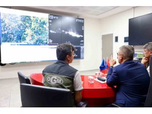 Vali Toros Yangın Yönetim Merkezinde incelemelerde bulundu