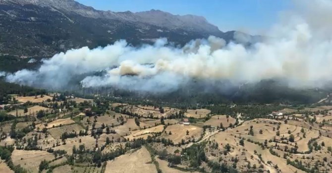 Isparta’daki orman yangınına havadan ve karadan müdahale devam ediyor