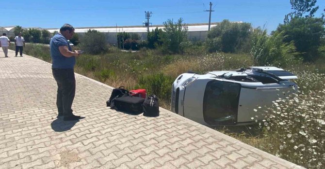 Antalya’da hafif ticari araç şarampole yuvarlandı: 1 yaralı