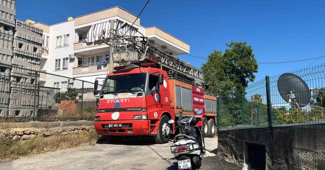 Alanya’da 4 katlı binada yangın