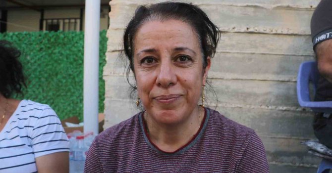 Depremde evi yıkılmıştı, alevler yuvasına metreler kala kontrol altına alınınca buruk mutluluk yaşadı