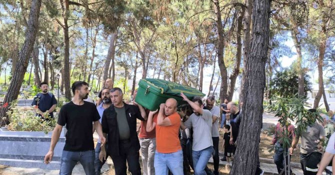 Doğum esnasında genç kadın vefat etti, evladı yaşama tutundu