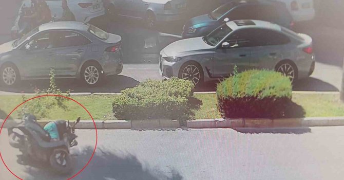 Devrilen motosikletin sürücüsü yaralandı, ilk yardım vatandaşlardan geldi