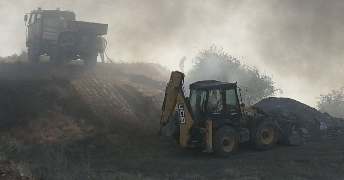 Isparta’da çıkan çöplük yangını ormana sıçramadan söndürüldü