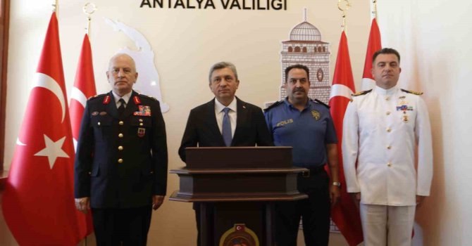 Antalya Valisi Şahin: "Antalya’da son bir haftada 37 yangın çıktı, 52 hektar alan yandı"