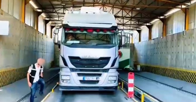 Mersin Limanı’nda 2.5 milyon TL değerinde kaçak elektronik sigara tütünü ele geçirildi