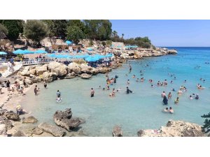 Mersin’de sıcaklıklar arttı, sahillerde yoğunluk yaşandı