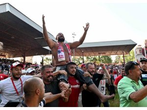 Altın kemer üçüncü kez Antalya’ya geldi, kutlama töreni şehitler nedeniyle ertelendi