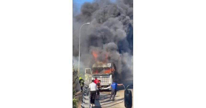 Mersin’de tır alev alev yandı