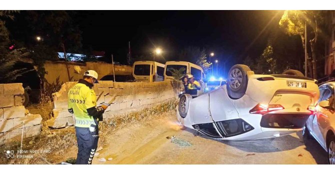 Duvara ve başka bir araca çarpıp takla attı, araçtan çıkıp kayıplara karıştı