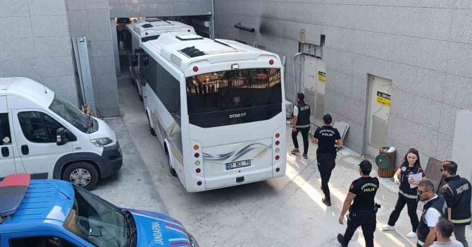 Manavgat Belediyesi’ndeki rüşvet, irtikap ve zimmet operasyonunda şüpheliler adliyeye sevk edildi