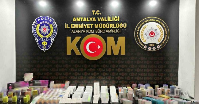 Antalya’da kaçakçılık ve rüşvet operasyonları: 6 tutuklama