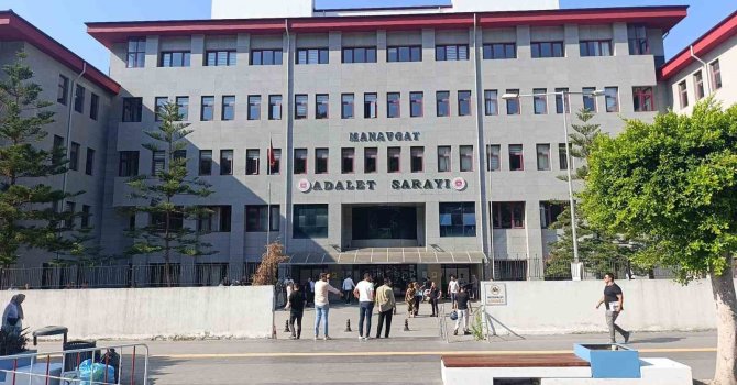 Baklava kutusunda 110 bin euro rüşvet iddiasıyla mahkemeye sevk edilen başkan yardımcısı tutuklandı