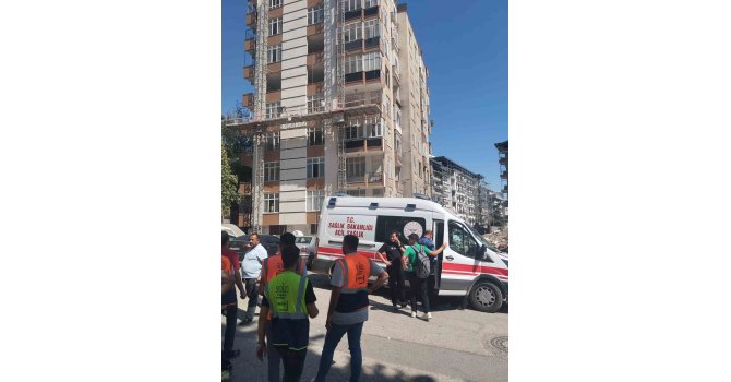 Kahramanmaraş’ta inşaattan atılan molozlar çocukların üzerine düştü: 3 yaralı