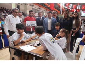 Depremzede yetim ve öksüz çocuklara umut olan Yüreğimizdeki Işık Projesiyle yaz tatilinde 3 bin 496 kurslarda eğitim görecek