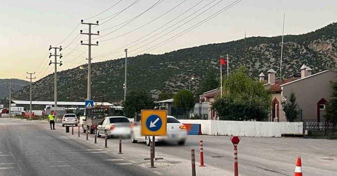Burdur’da tarifesiz yolcu taşımacılığına yönelik denetimlerde 15 araç trafikten men edildi