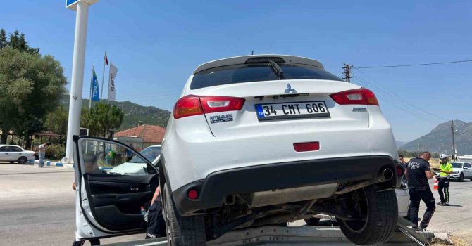 Burdur-Antalya Karayolu’nda iki otomobil çarpıştı: 2’si çocuk 5 yaralı