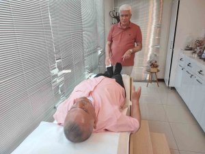 Yürüteçle bile yürüyemiyordu ameliyat oldu yürümeye başladı