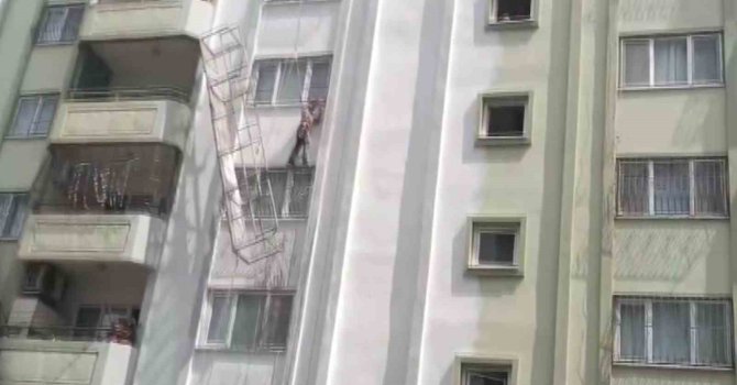 Adana’da iskelenin halatı koptu, işçi ölümden döndü