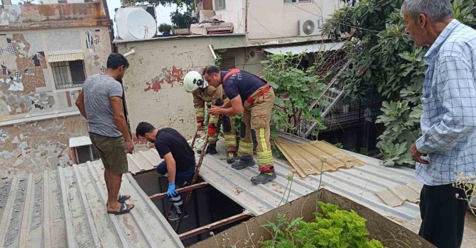 Demir saçın çökmesiyle çatıdan düşen kadın yaralandı