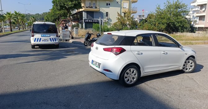 Manavgat’ta otomobil ile çarpışan motosikletli yaralandı