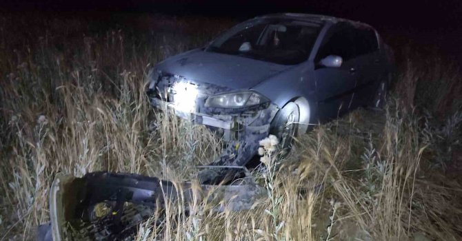 Burdur’da otomobil tarlaya uçtu: 2 yaralı