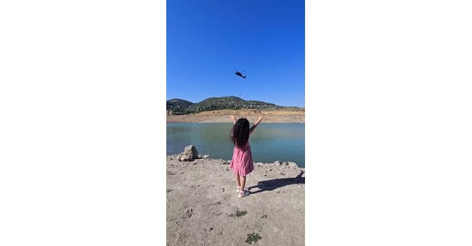 Skorsky pilotundan küçük çocuğa yürek ısıtan selam