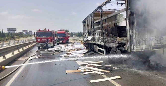 Kaza yapan tır alev alev yandı