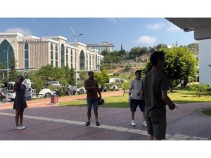 Sınavı dakikalarla kaçırdılar, tabelayı göremedikleri söylenince içeri alındılar