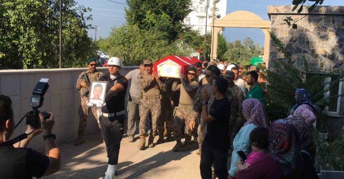 Kazada hayatını kaybeden özel harekat polisi son yolculuğuna uğurlandı