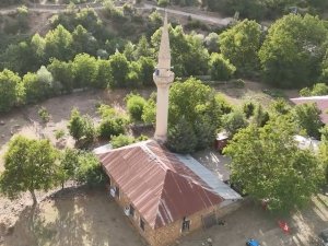 Tescilli tarihi cami geçmişin izlerini geleceğe taşıyor