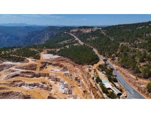 Gülnar’da 30 kilometrelik grup yolu yenileniyor