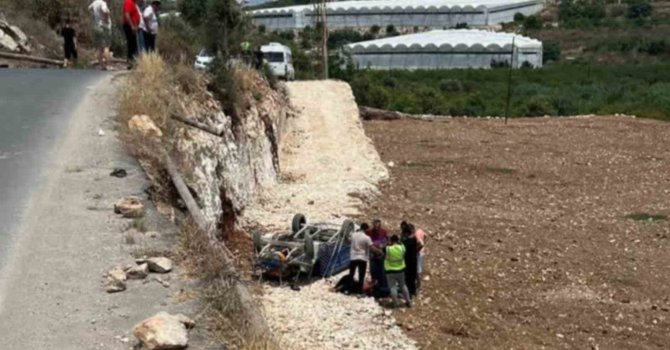 Pat pat motoru tarlaya yuvarlandı, sürücüsü yaralandı